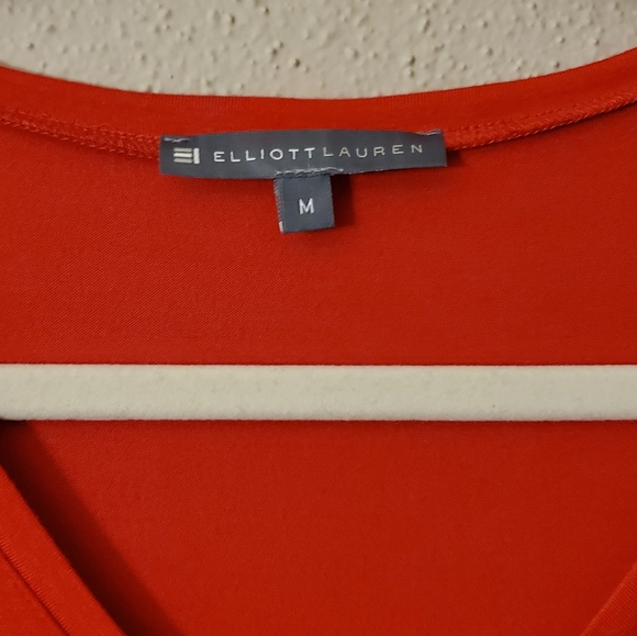 Elliot Lauren Tiered V Neck Top Size Medium - Picture 5 of 5